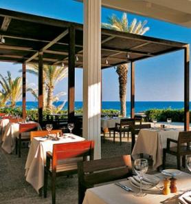 Kyperský hotel Almyra s restaurací