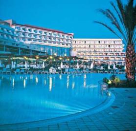 Kyperský hotel St. George & Golf Resort s bazénem