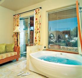 Kyperský hotel Le Meridien Limassol Spa & Resort s koupelnou