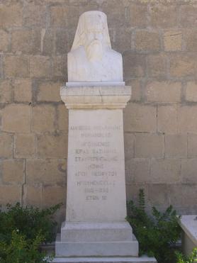 Památník u kláštera Agios Neophytos