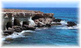 Záliv s mysem Greco na ostrově Kypr