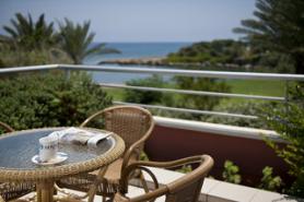 Kyperský hotel Sentido Kouzalis Beach s terasou