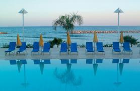 Kyperský hotel Palm Beach s bazénem