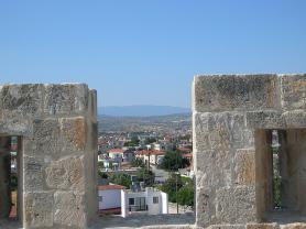 Ostrov Kypr a pohled z hradu Kolóssi do okolí