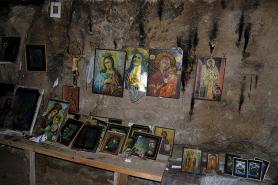Kypr a jeskynní kostel Agia Solomoni