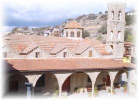 Kyperská vesnice Tochni s kostelem