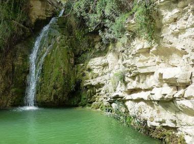 Kyperské Adonisovy lázně s vodopádem