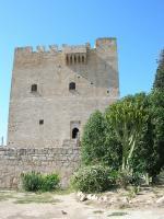 Ostrov Kypr s hradem Kolóssi